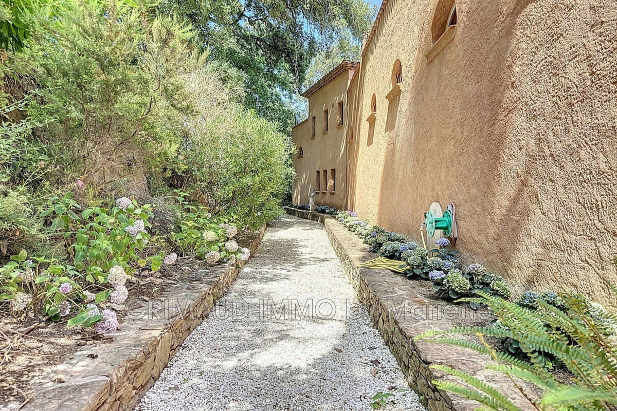 Maison à LA GARDE-FREINET