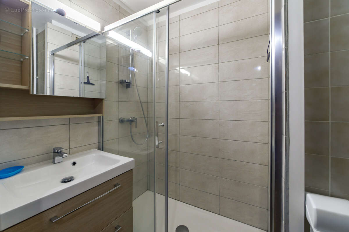 Studio idéalement situé à deux pas des thermes de la Preste les Bains.  Il se compose d'une entrée avec lit su - photo 7