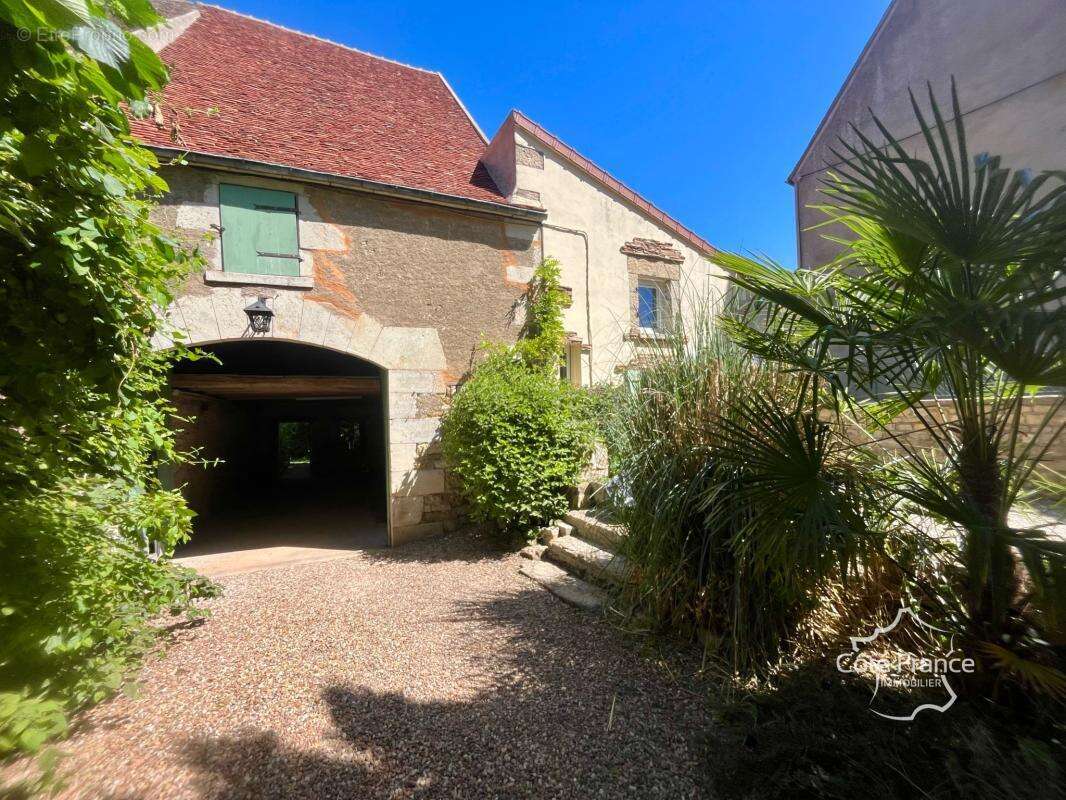 Maison à VARZY