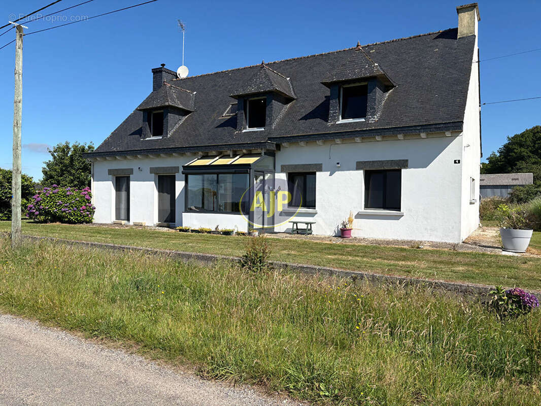 À vendre - Maison familiale à Guern (10 min de Pontivy) - photo 2