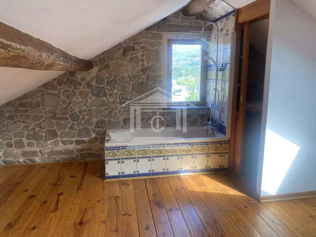 Appartement à FAYENCE