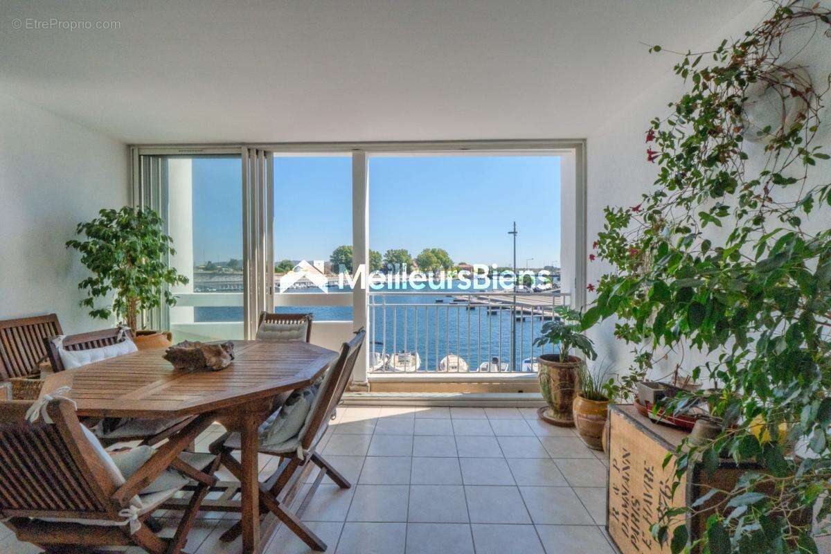 Sète, centre appartement 2 chambres de 96,85 m² avec vue sur quai ! - photo 16