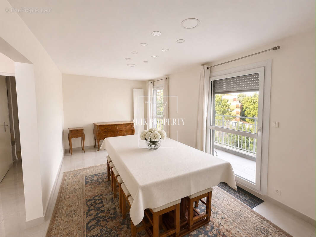 À vendre   Appartement 4 pièces meublé de 94 m2 avec terrasse, parking et cave - photo 4