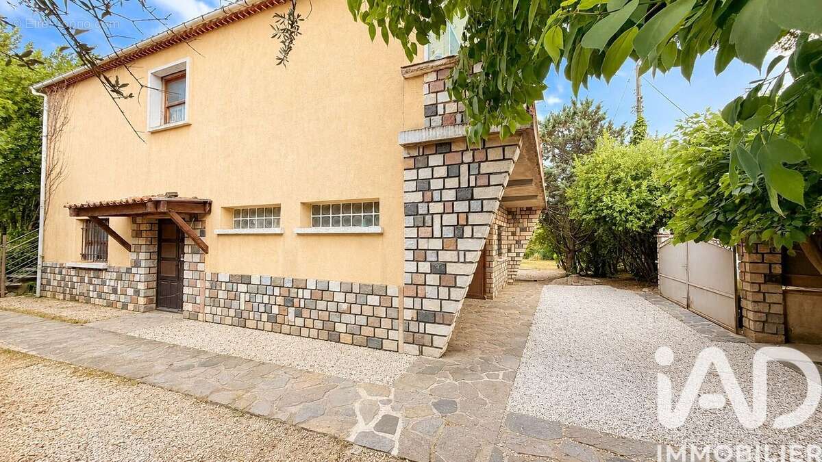 Maison 170 m² à La Crau  - photo 3