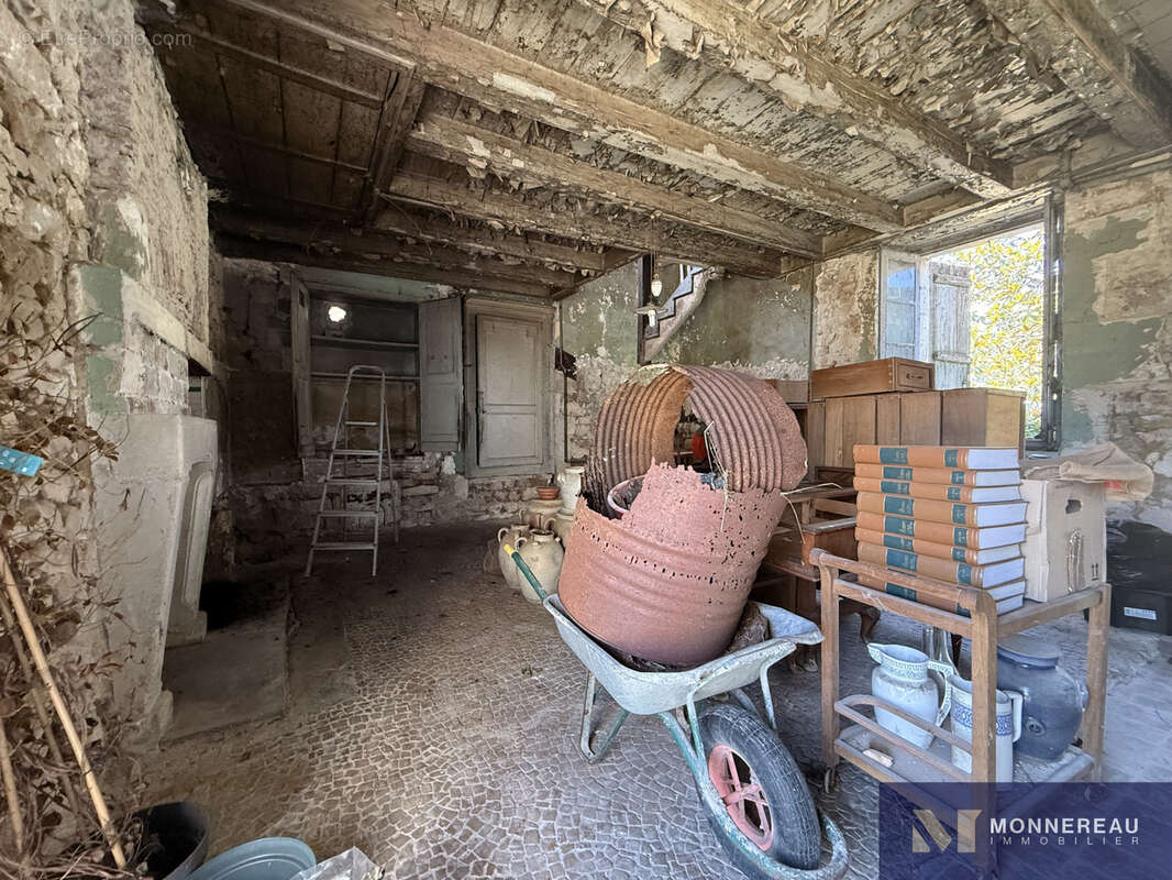 Batisse en pierre a renover - photo 5