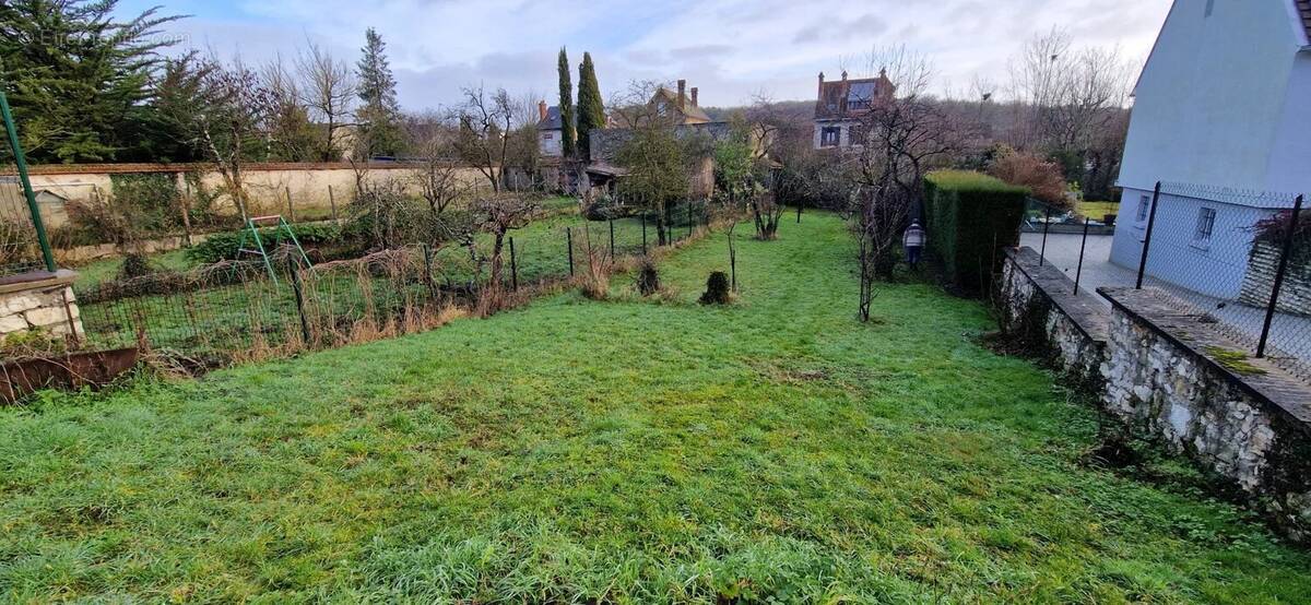 Terrain à MORET-SUR-LOING