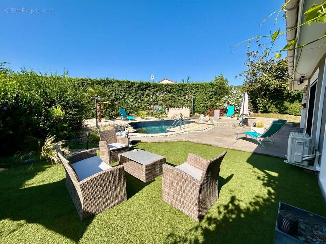 Maison à SAINT-JEAN-DE-MUZOLS