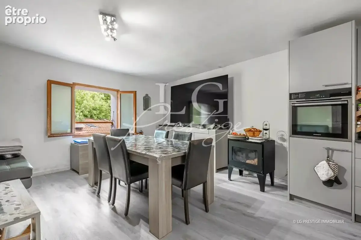 APPARTEMENT T3 – 71 m² + GRENIER DE 20 m² – À RAFRAÎCHIR – CALLIAN VILLAGE - Gros potentiel – Idéal résidence principale ou inve - photo 5
