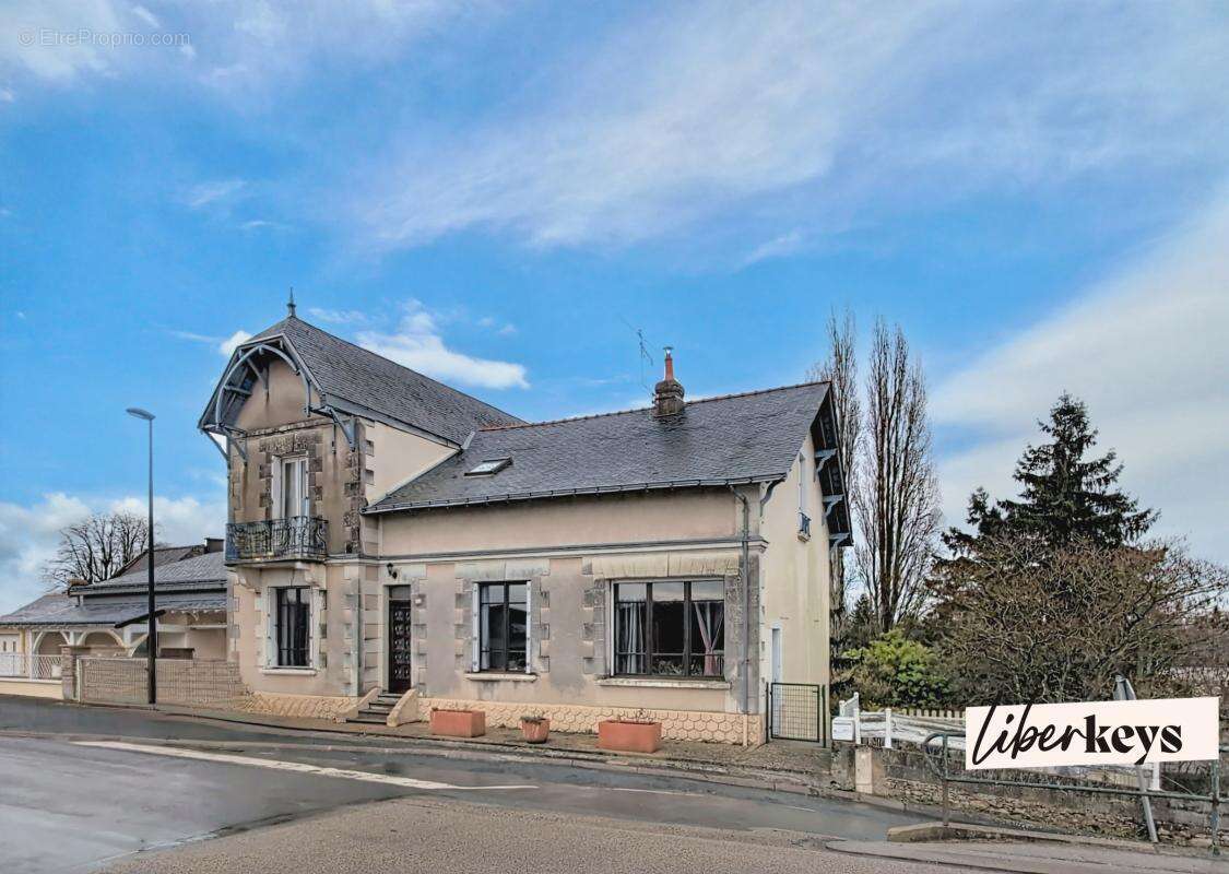 Maison à SAINT-CLEMENT-DES-LEVEES