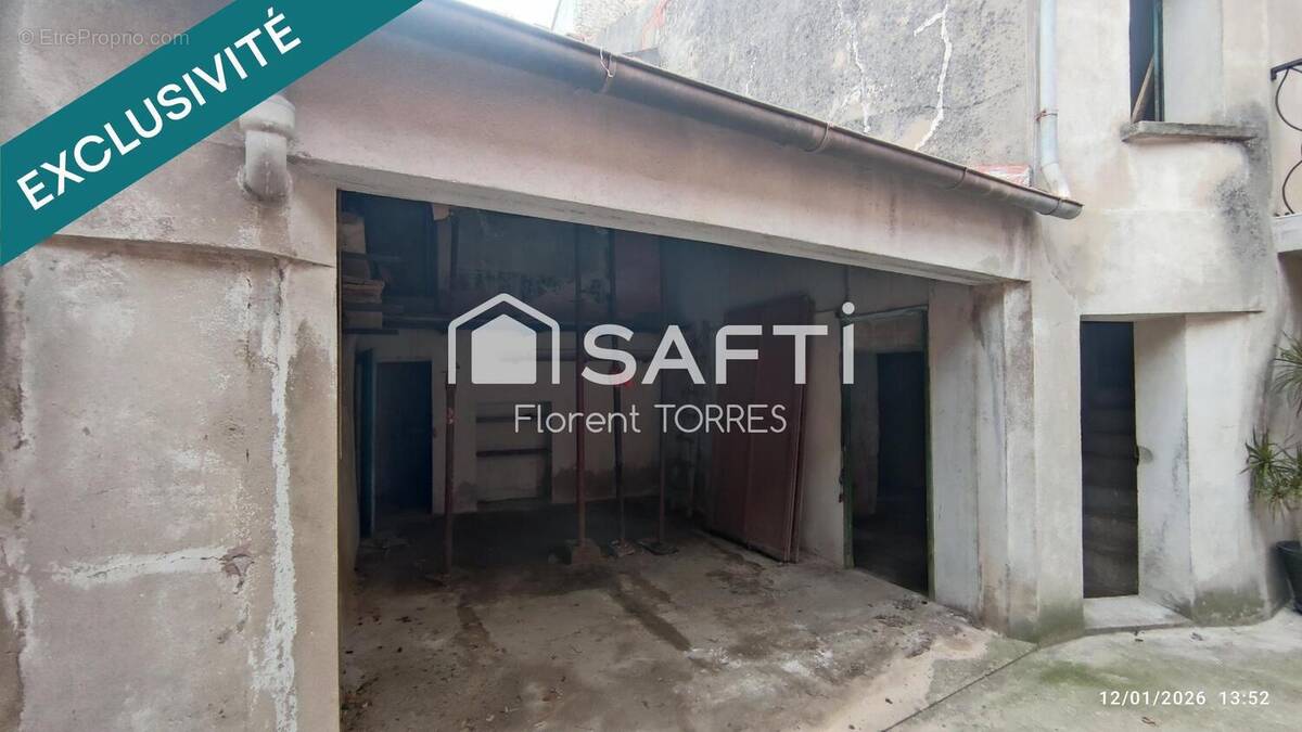 Photo 1 - Parking à SIX-FOURS-LES-PLAGES