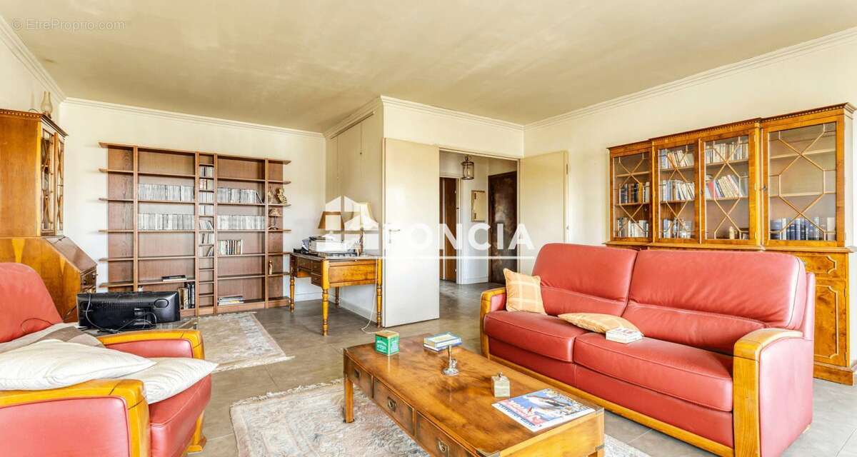 Rosny-sous-bois, appartement familial 5 pièces avec balcon filant, 2 box et 2 caves - photo 2