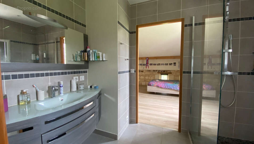 Maison à SAINT-CHRISTOLY-DE-BLAYE