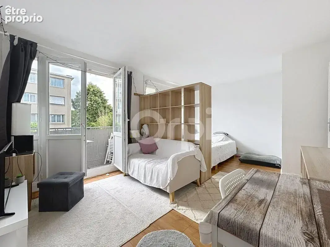Studio 28m² avec balcon (expo ouest) +parking +cave - Proximité RER E 7 minutes- centre ville - photo 4
