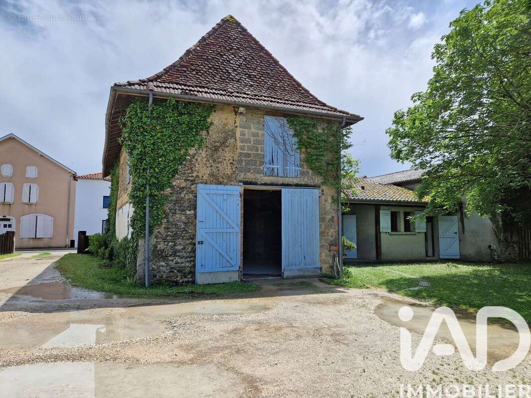 Maison 136 m² à Sault-De-Navailles  - photo 2