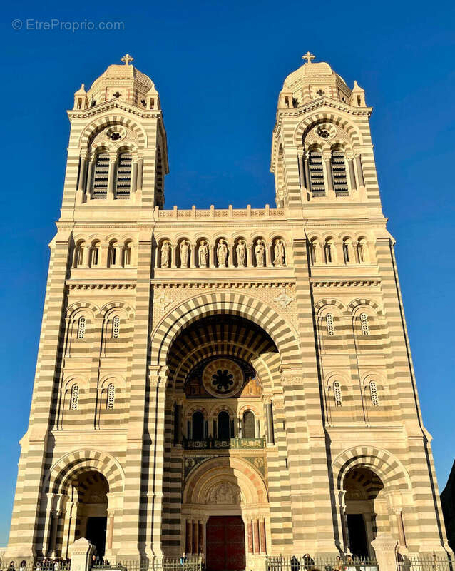 Appartement à MARSEILLE-2E