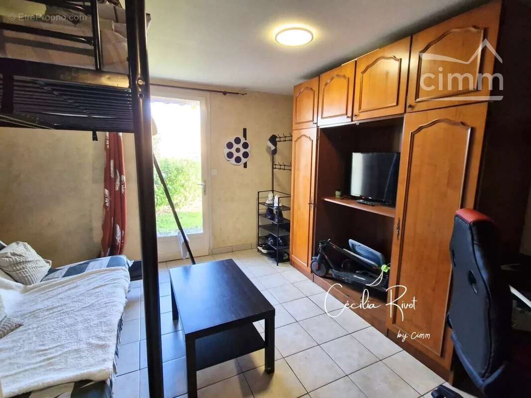 Maison à SAINT-CHRISTOLY-DE-BLAYE