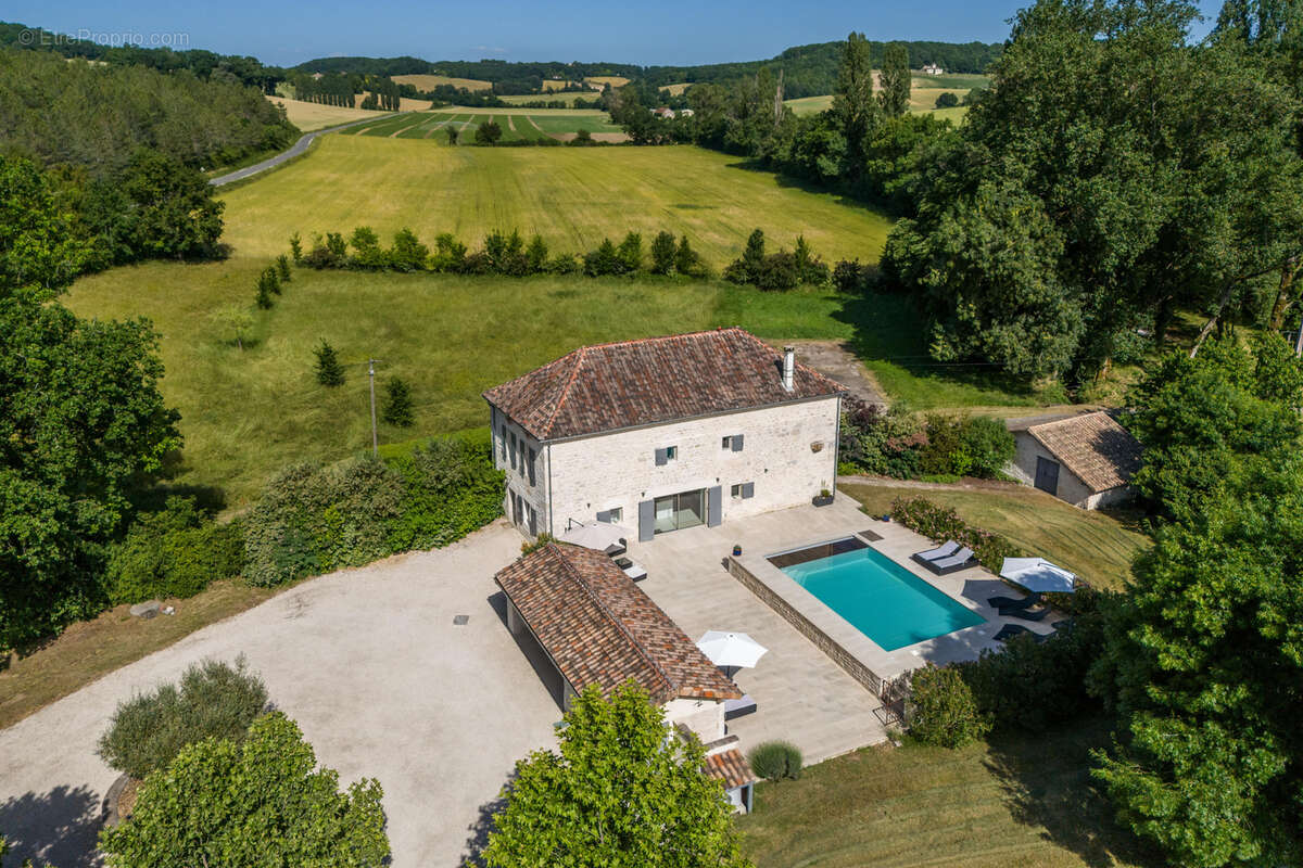 Maison à CASTELNAU-MONTRATIER