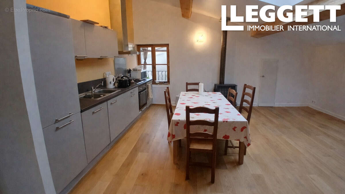 Idéal investisseurs ou projet familial,  Maison de village 2 appartements et  dépendances - photo 3