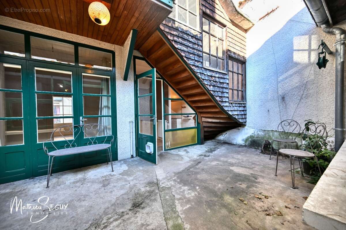 Ancienne maison du menuisier avec son atelier au coeur du village de Millery - photo 27