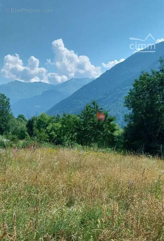 Maison à rénover avec sous-sol, grange et terrain - photo 2