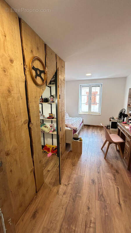 Maison à CHAZELLES-SUR-LYON