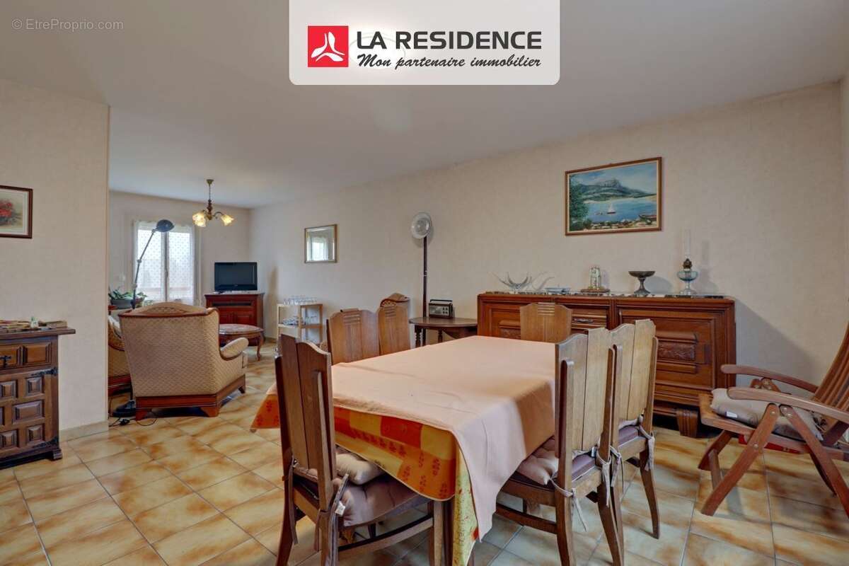 Maison à MAURECOURT