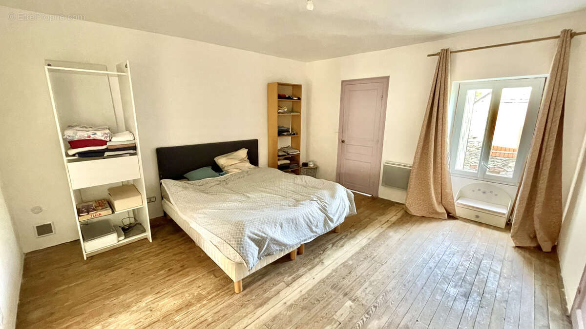 Maison à SAINT-CLEMENT-DE-LA-PLACE