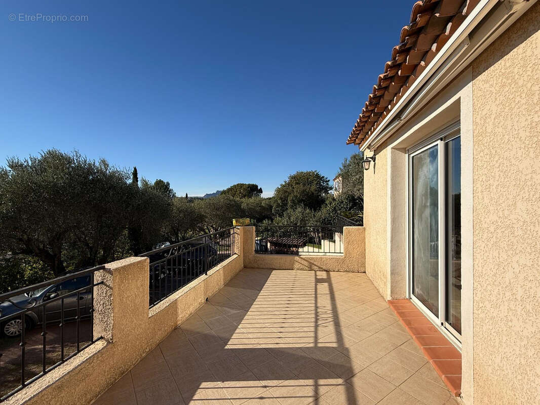 Maison à PUGET-SUR-ARGENS