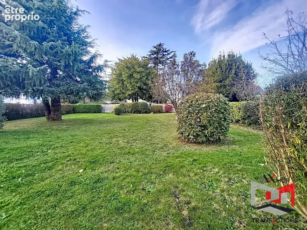 Maison familiale avec sous-sol complet et beau jardin paysagé - photo 4