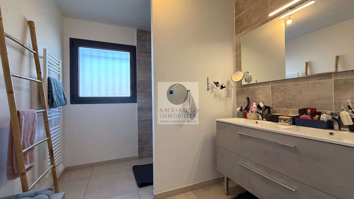 Appartement à GUILHERAND-GRANGES