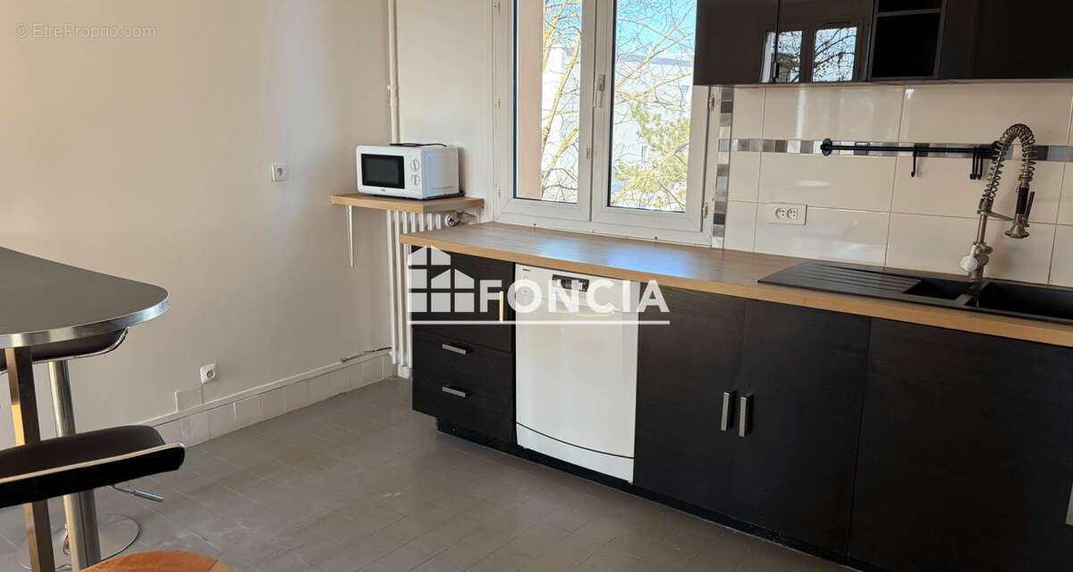 Appartement à LE PLESSIS-ROBINSON