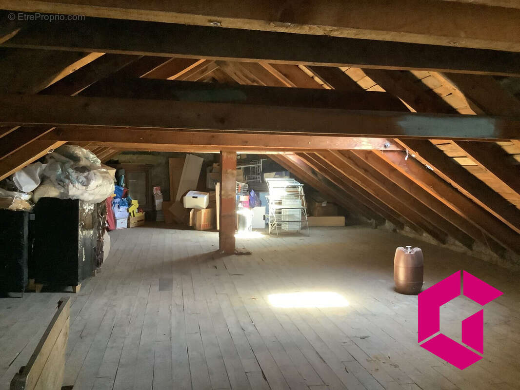 Commerce à LE CHAMBON-SUR-LIGNON