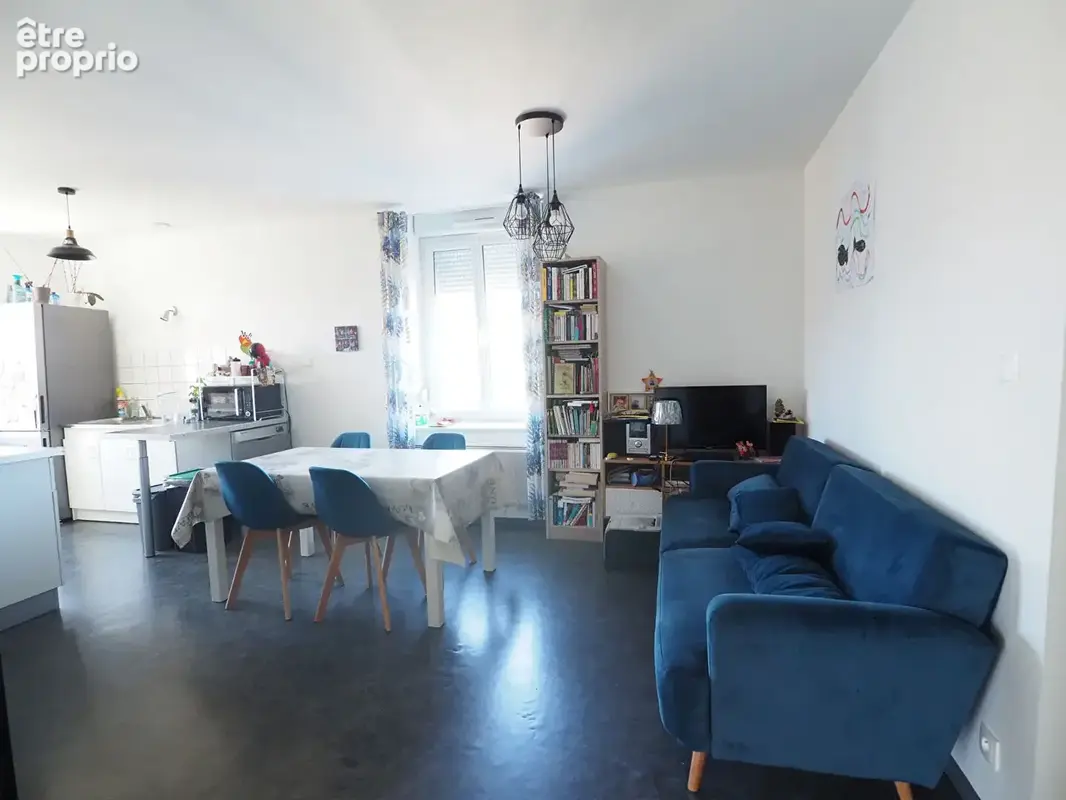 Appartement à CHARMES