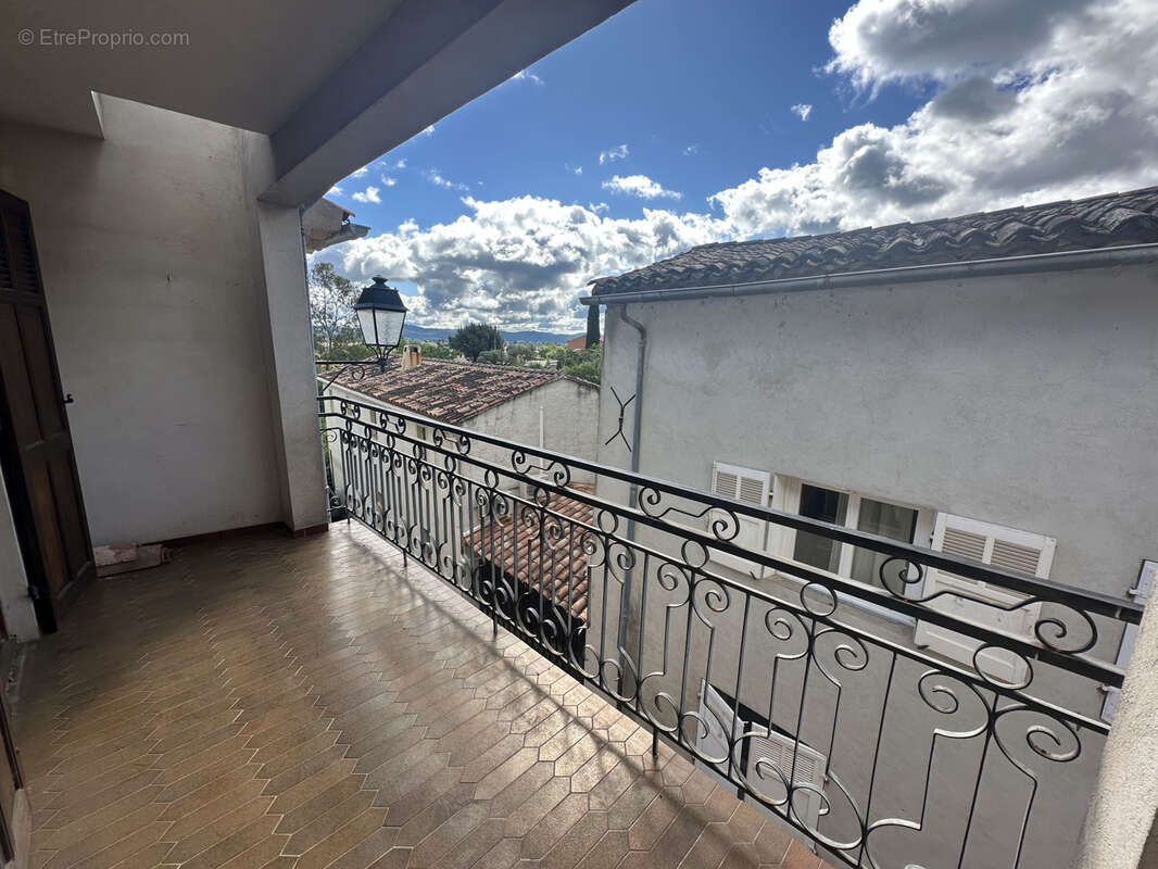 Maison 66 m2 av garage 23 m2 + t2 + terrasse au calme - idéal artisan - photo 3