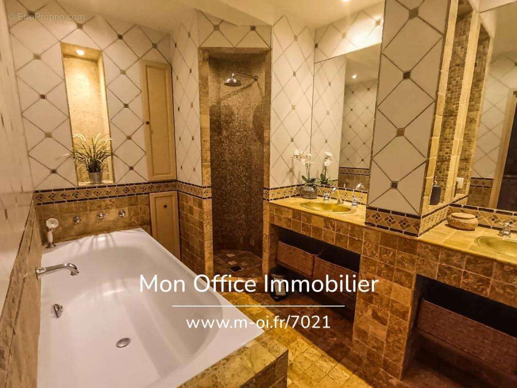 Référence : 7021-les. - villa provençale avec jardin et garages dans les hauteurs de grimaud - photo 14