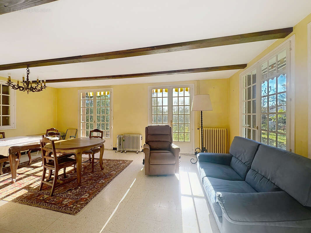 Maison à SAINT-GENIS-LES-OLLIERES