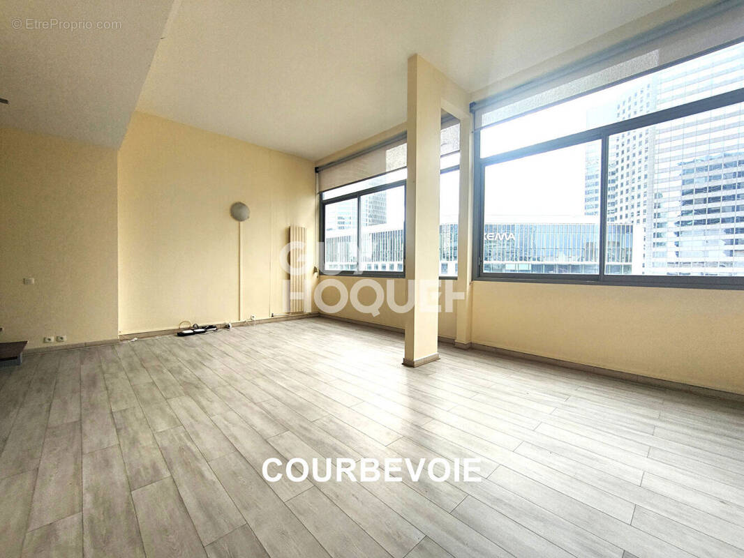 Appartement à COURBEVOIE