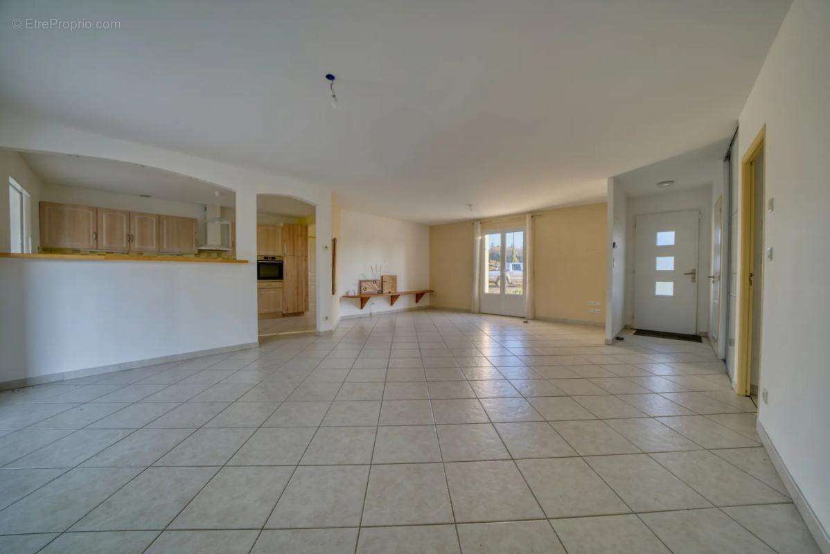 Maison à SAINT-SAVINIEN