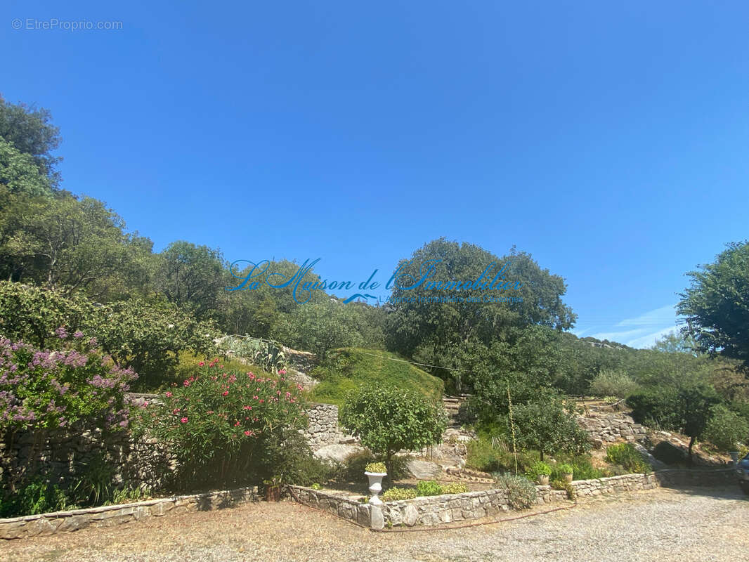Sur la commune de St Hippolyte du Fort, mas en pierres avec habitation principale, 3 gites et piscines sur 1,1 - photo 3