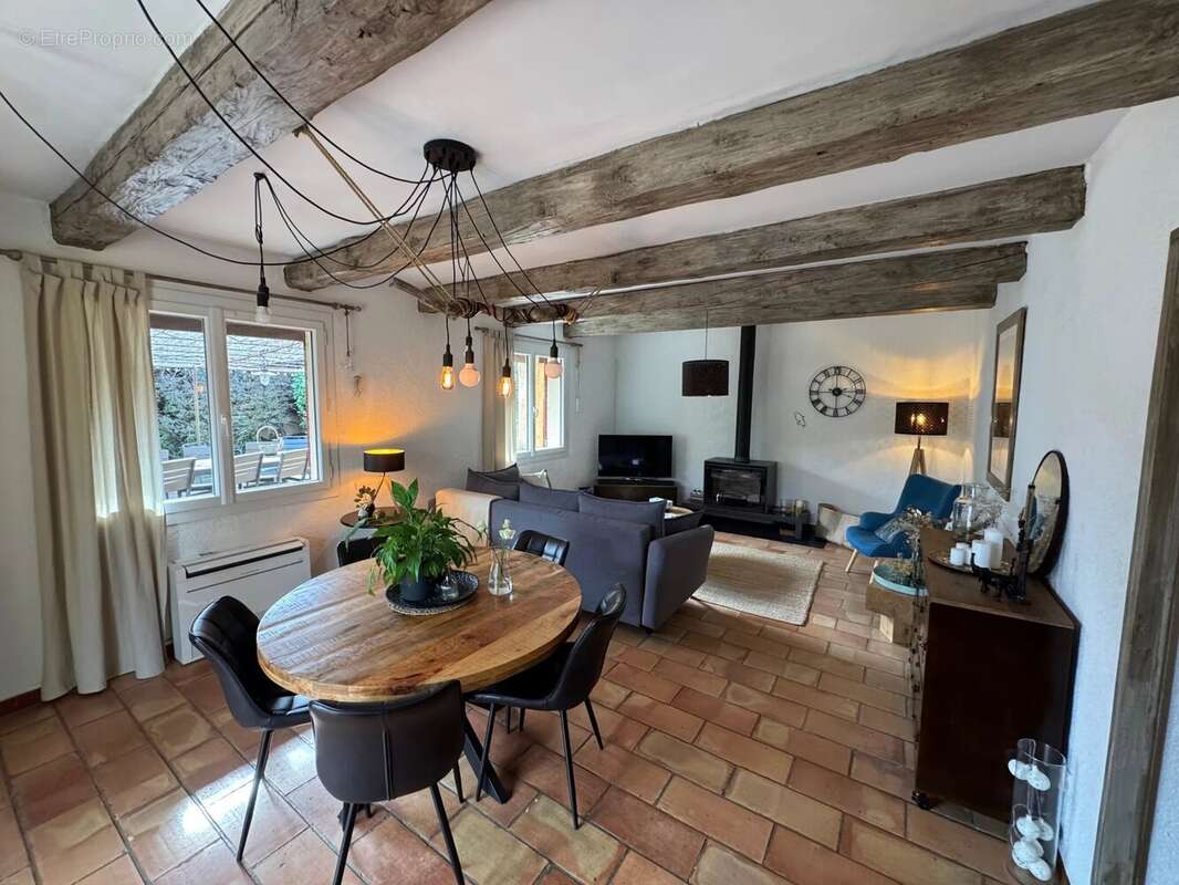 Maison à SAINT-ESTEVE-JANSON