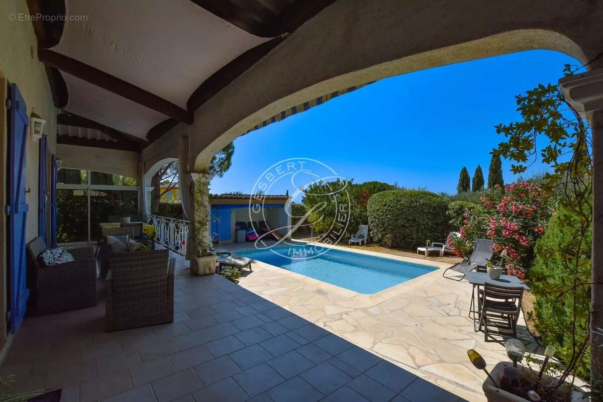 A vendre flayosc - maison a pied au village 3 chambres avec piscine et garage au calme absolu - photo 14