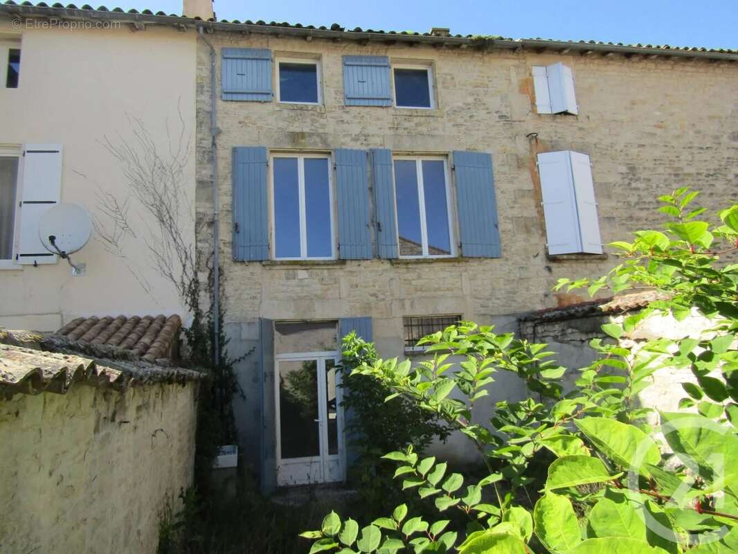 Maison à CHEF-BOUTONNE