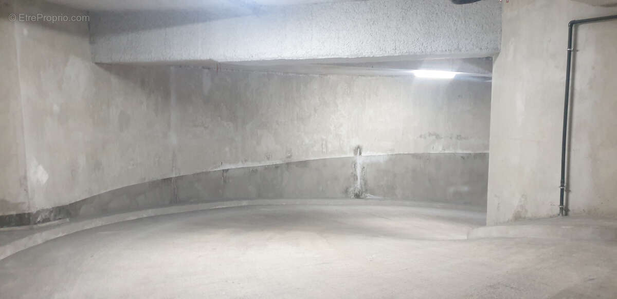 Parking à CAGNES-SUR-MER