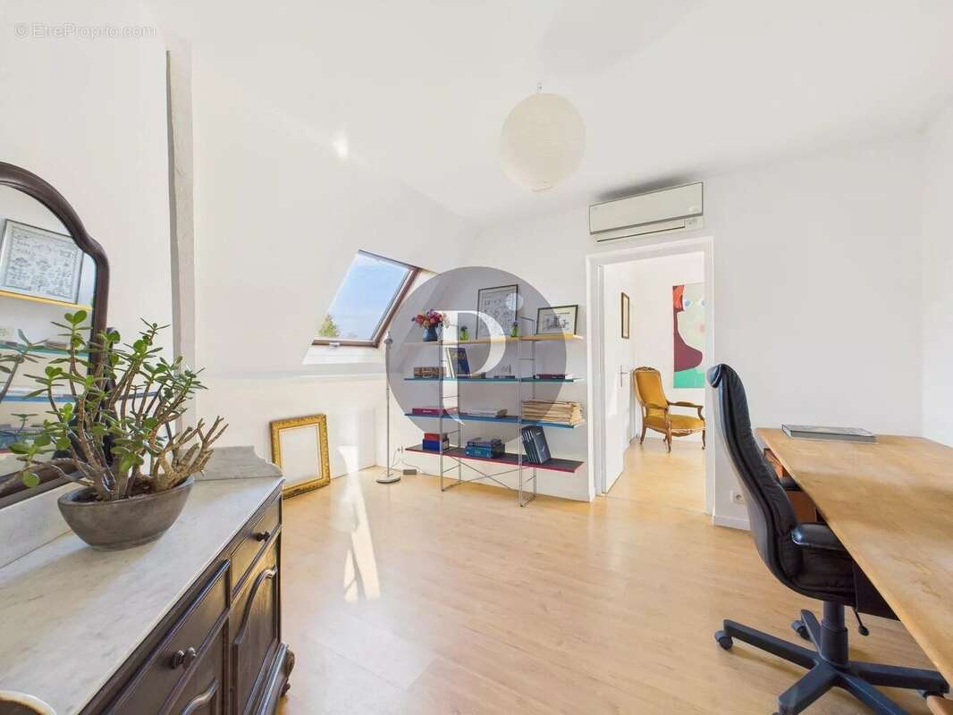 Maison à VERRIERES-LE-BUISSON