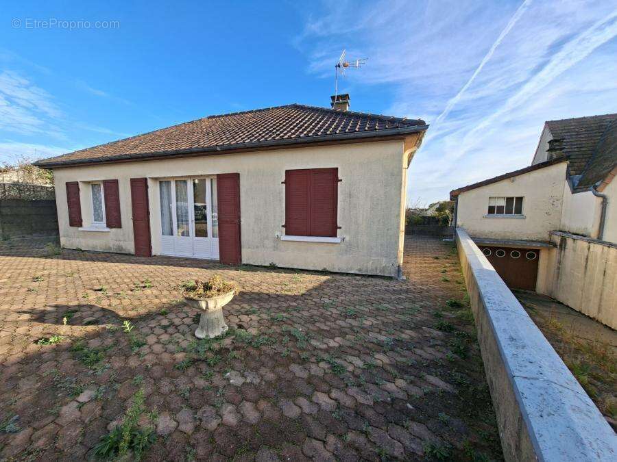 Maison à LA SUZE-SUR-SARTHE