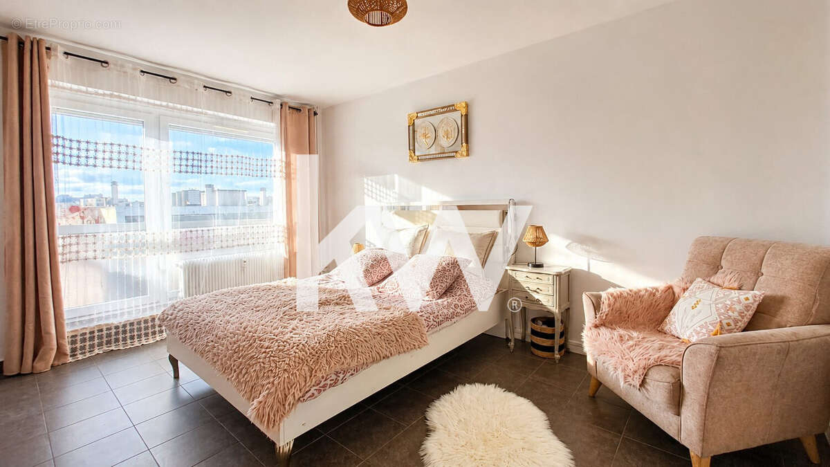 Appartement 95 m² à Saint-Etienne  - photo 4