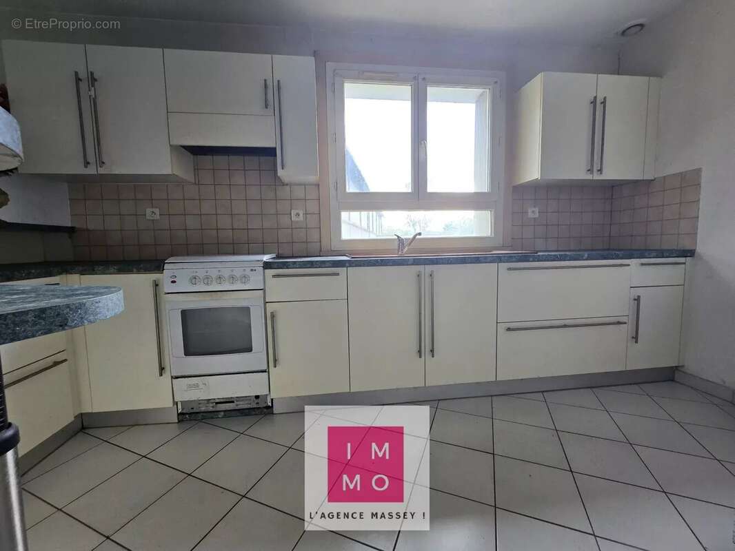 Maison à VILLECOMTAL-SUR-ARROS