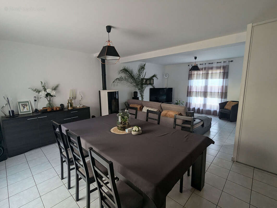 Maison à CHATEAUNEUF-SUR-SARTHE