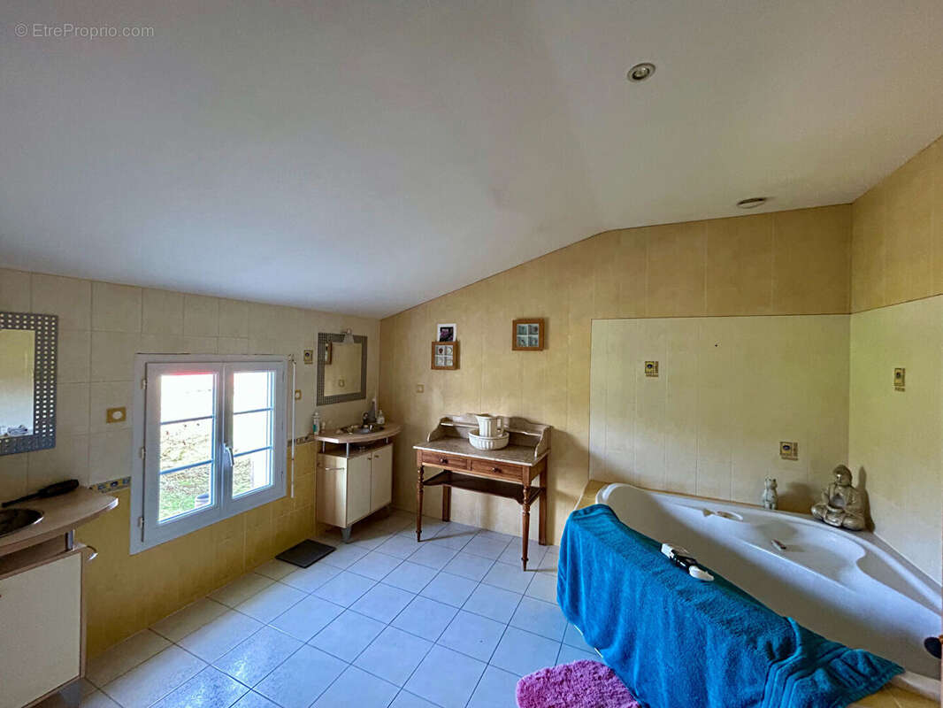 Maison à MAGNE