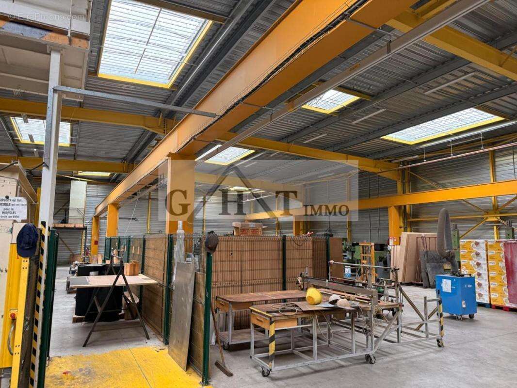 Commerce à LA VILLE-DU-BOIS